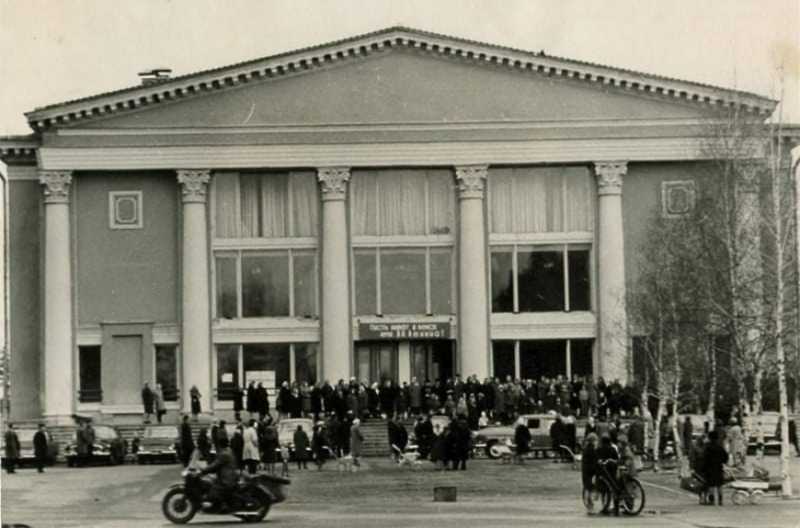 Торжественное открытие Дворца культуры «Октябрь» состоялось 6 марта 1966 года