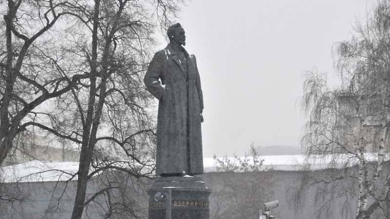 Уже более 200 тыс москвичей высказались за установку памятника на Лубянке