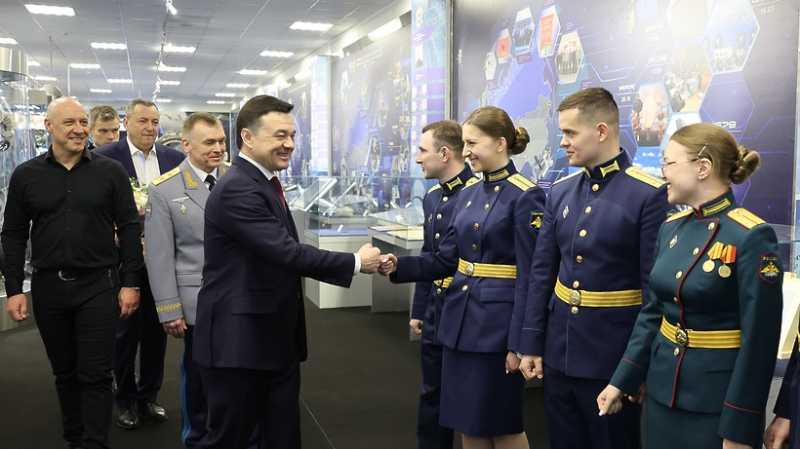 Воробьев поздравил военнослужащих Краснознаменска с Днем защитника Отечества
