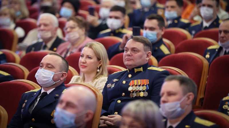 Воробьев поздравил военнослужащих Краснознаменска с Днем защитника Отечества