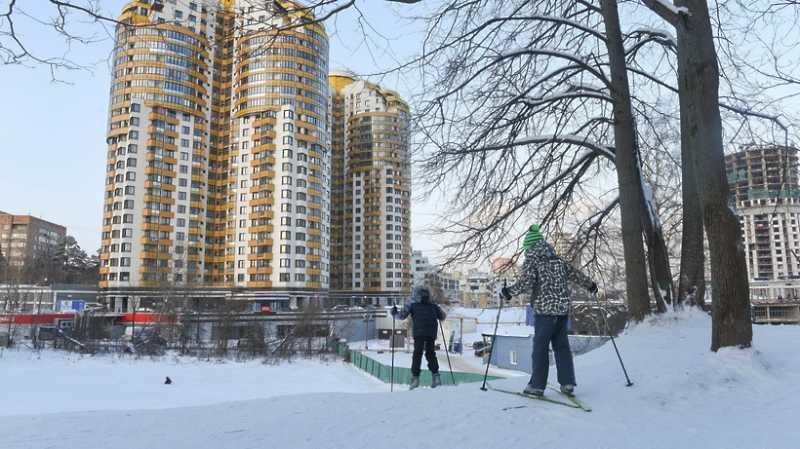 Жителям Подмосковья рассказали, в каких парках можно покататься на лыжах